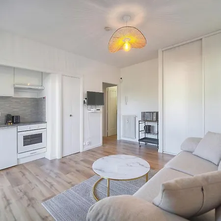 Lumineux Avec Loggia A0b203 Apartment